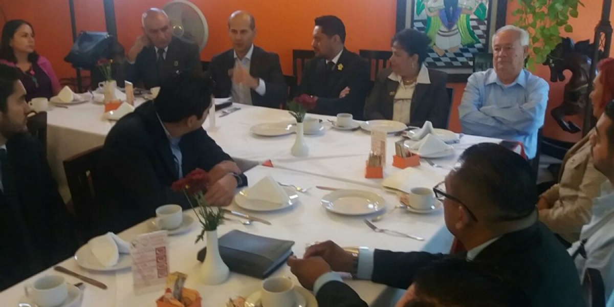 Se reúne diputado con abogados; adelanta que se espera lograr la aprobación de diversas reformas