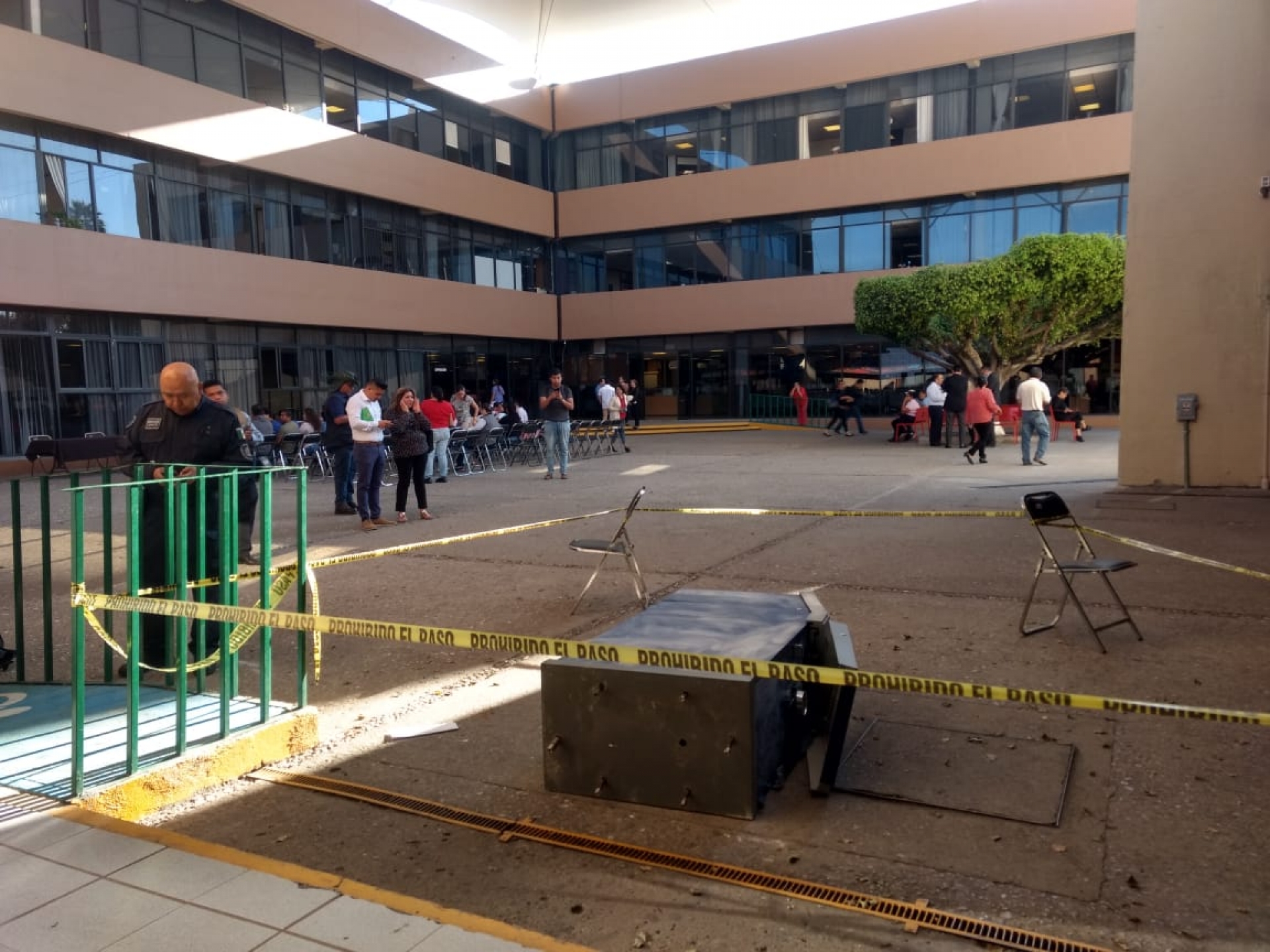 Intentan robar cajero automático en el IEBEM, en Lomas de Cortés