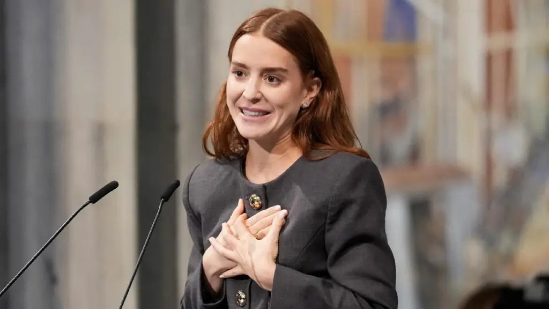 Hija de María Corina Machado recibe el Nobel de la Paz en su nombre