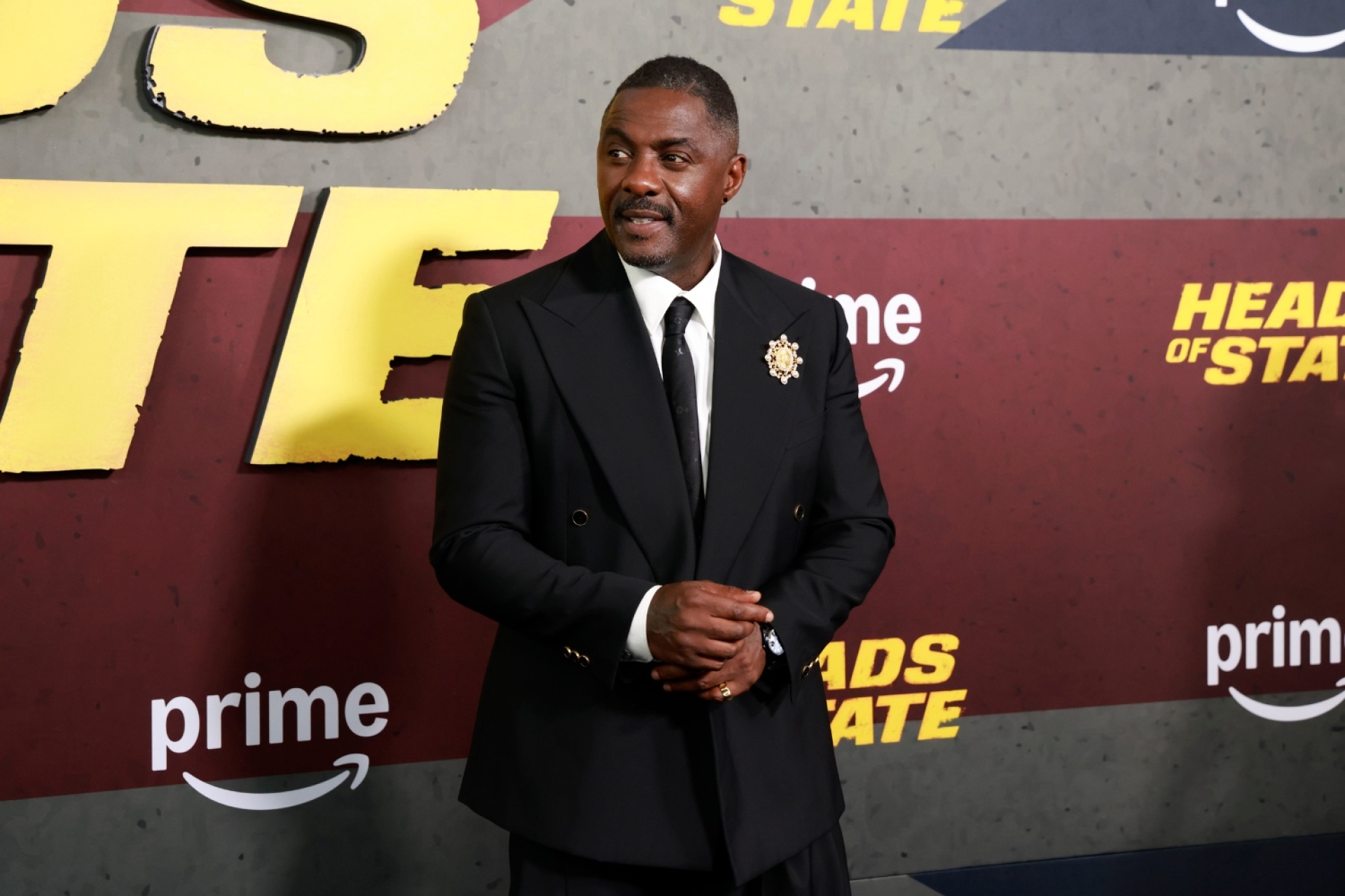 Idris Elba recibe el título de caballero por su labor social y compromiso con la juventud