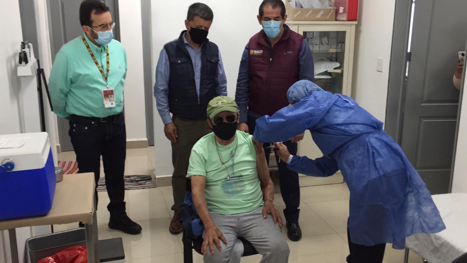 Comenzó vacunación contra covid-19 en adultos mayores, en Temixco