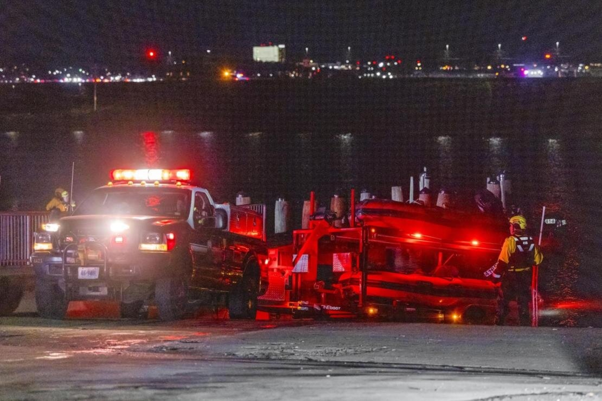 Tragedia aérea en Washington: Recuperan 28 cuerpos tras choque entre avión y helicóptero