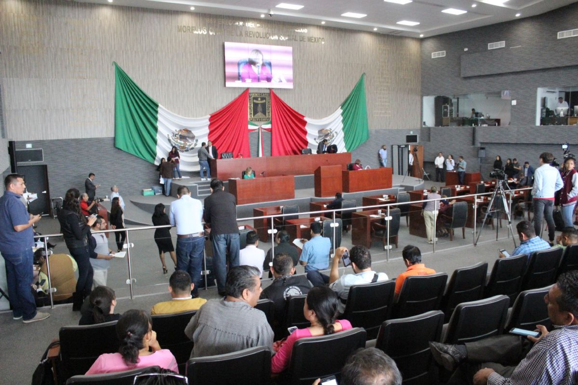 Zapotitla asegura que esta semana sí sesionará el Congreso