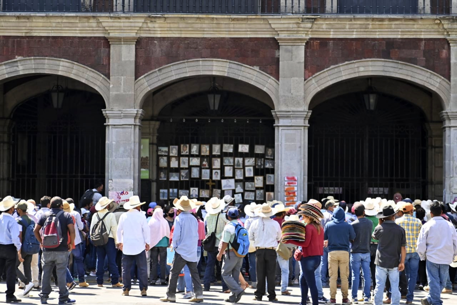 Se manifiestan habitantes de Hueyapan en Cuernavaca