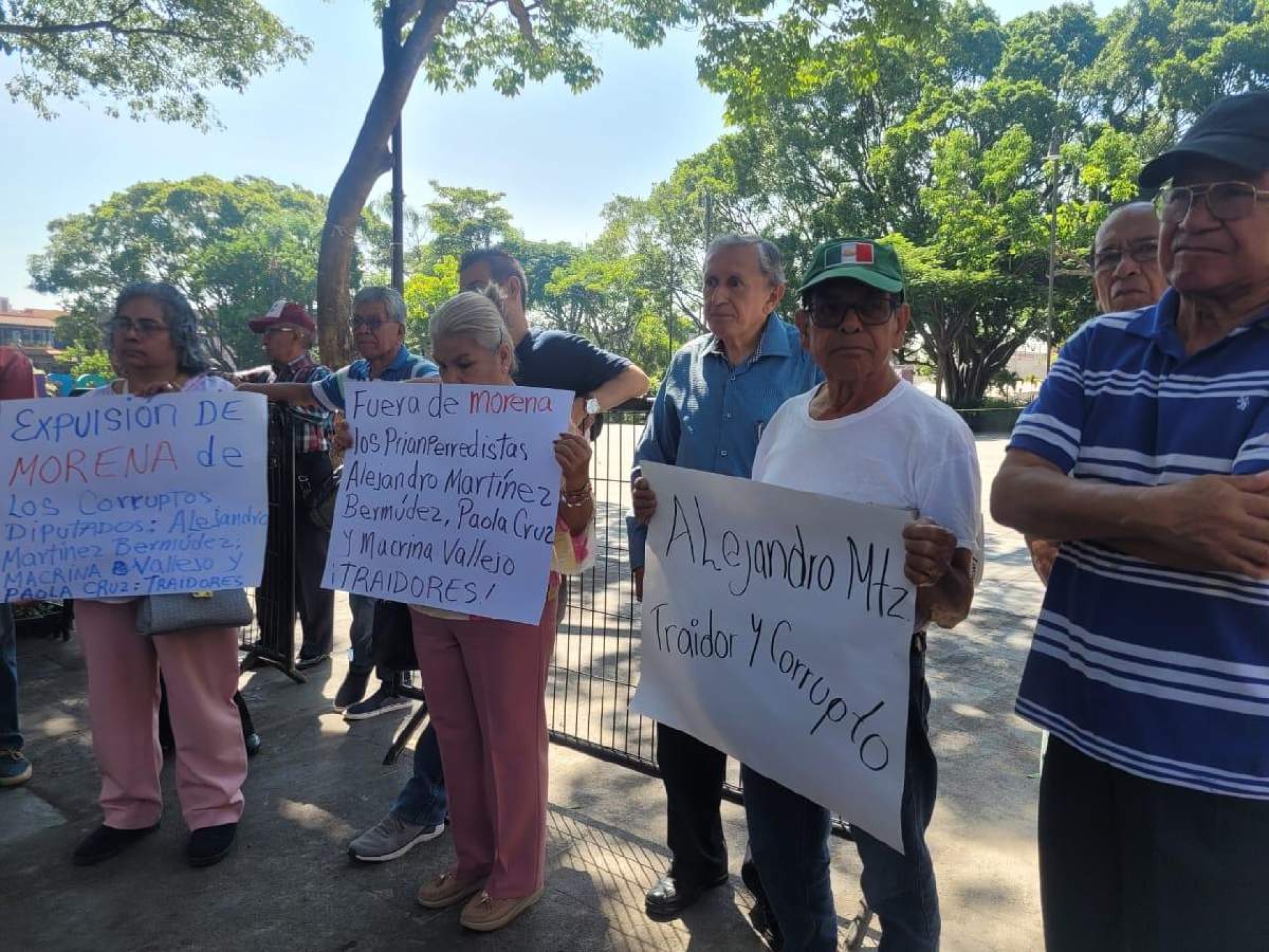 Exigen la expulsión de Paola Cruz, Macrina Vallejo y Alejandro Martínez de Morena