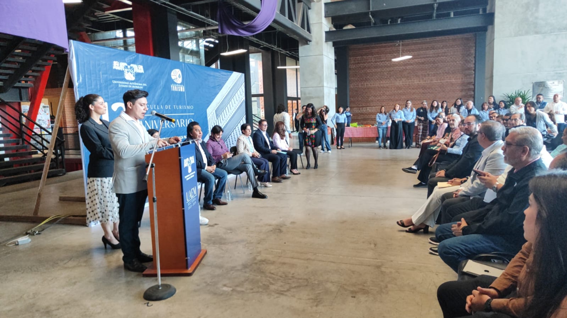 Celebran 12 aniversario de la Escuela de Turismo en la UAEM