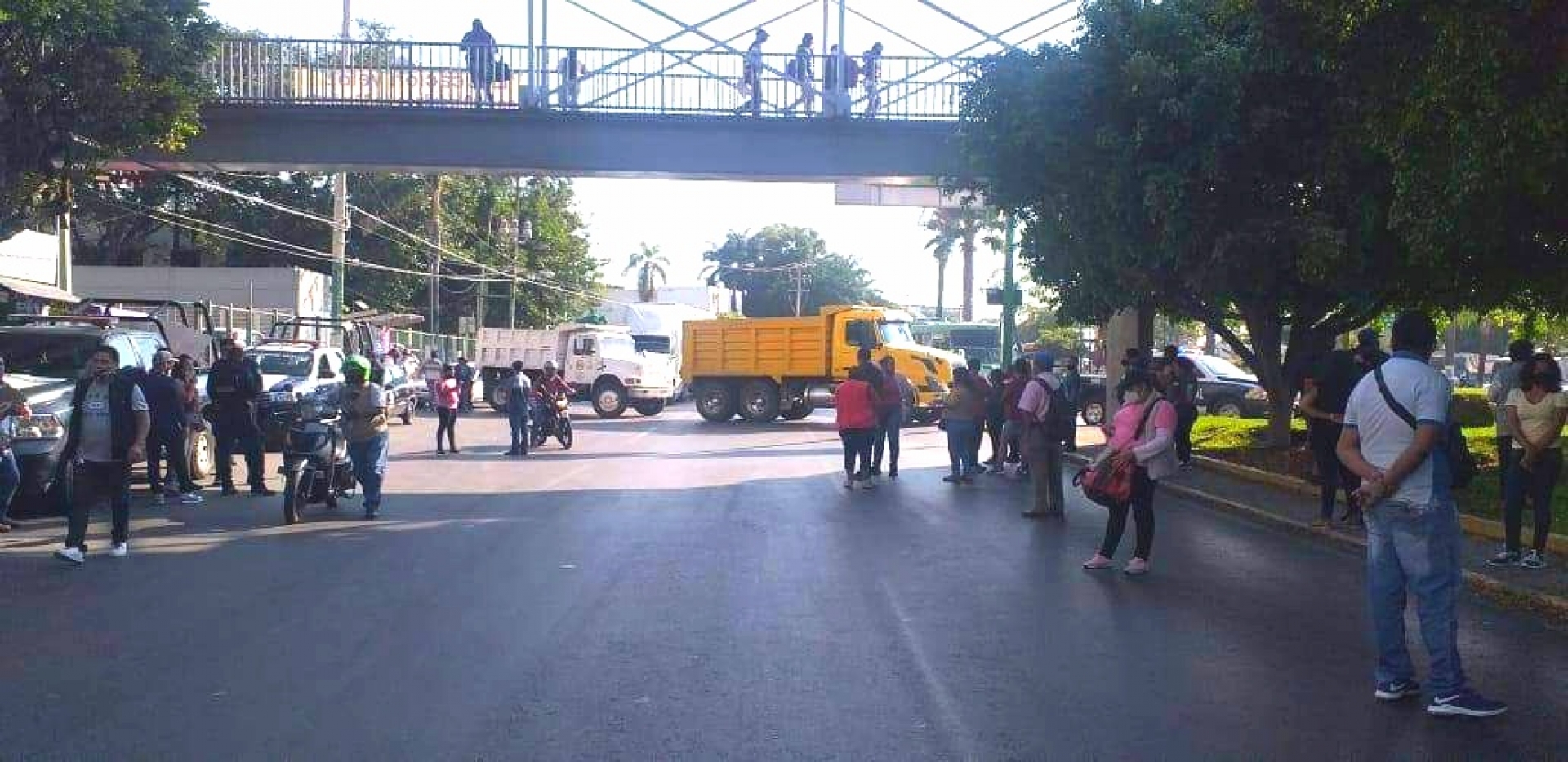 Comerciantes ambulantes bloquearon avenida Plan de Ayala