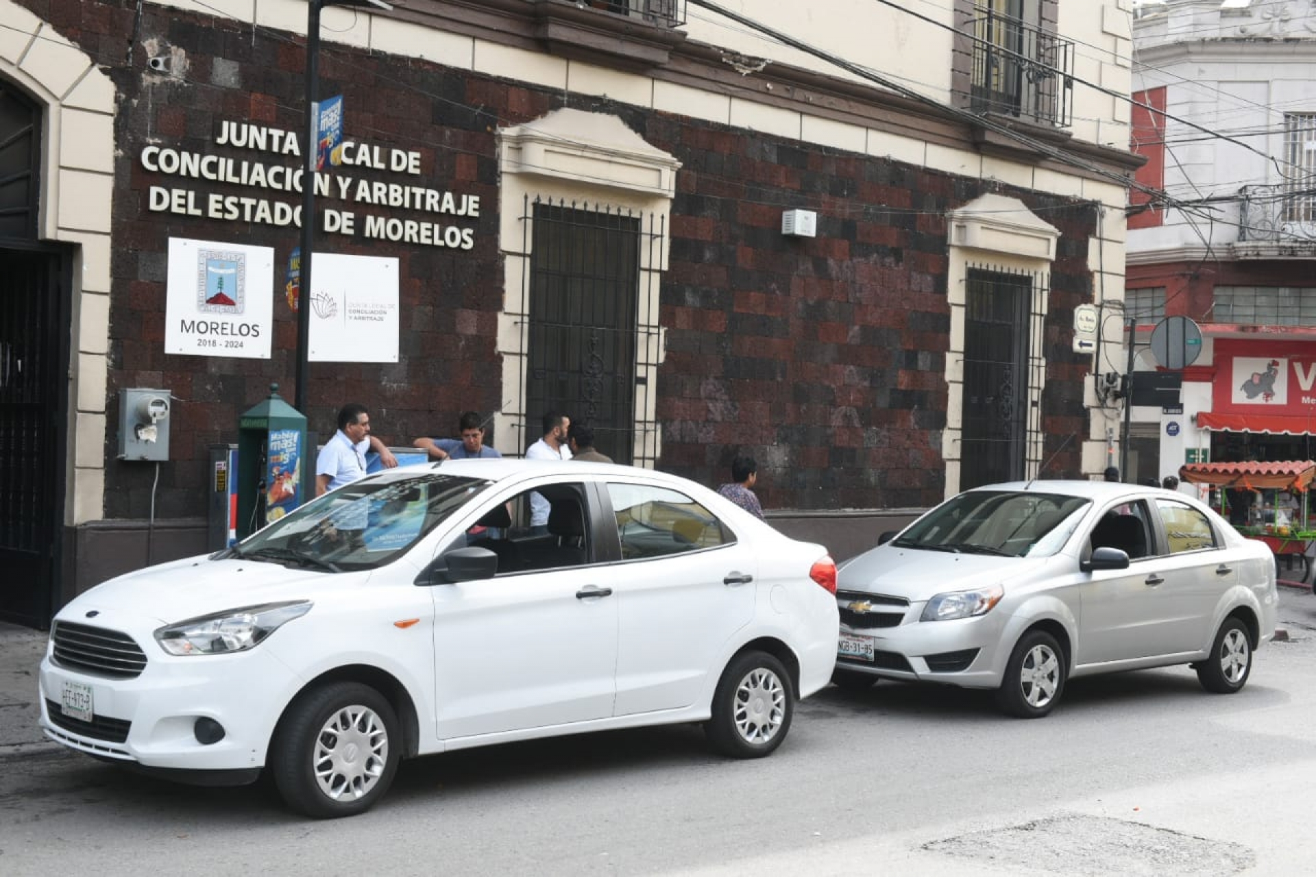 Entrega SDEyT vehículos a la Junta Local de Conciliación y Arbitraje