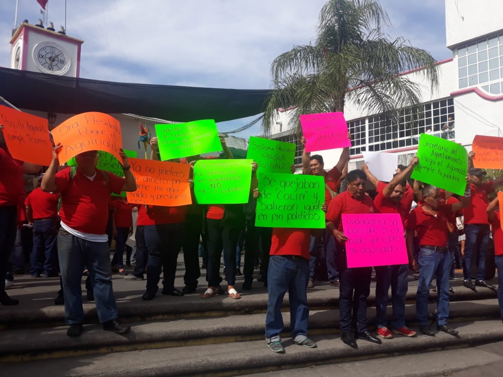 Protestan trabajadores sindicalizados del Ayuntamiento de Temixco