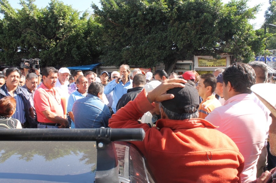 Protestan ruteros contra taxis colectivos