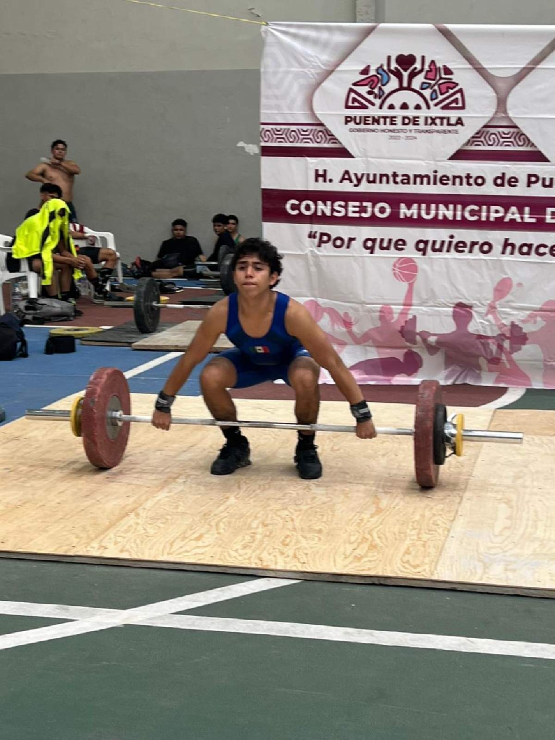 Realizan torneo de halterofilia en auditorio ixtleco