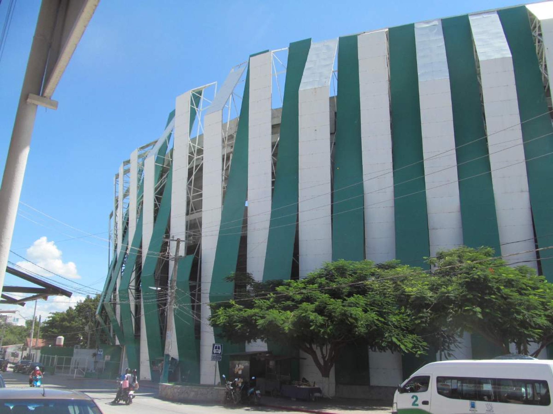 Se desprendió lámina de la estructura del estadio “‘Coruco’ Díaz”
