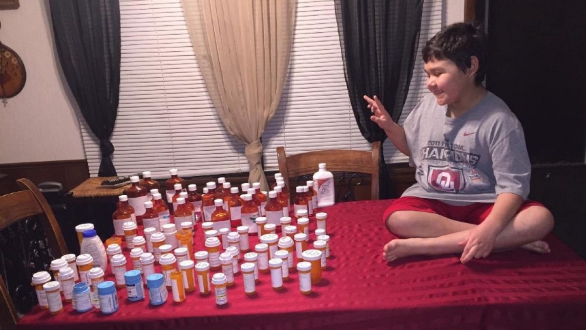 Niño llora de felicidad al terminar Quimioterapias