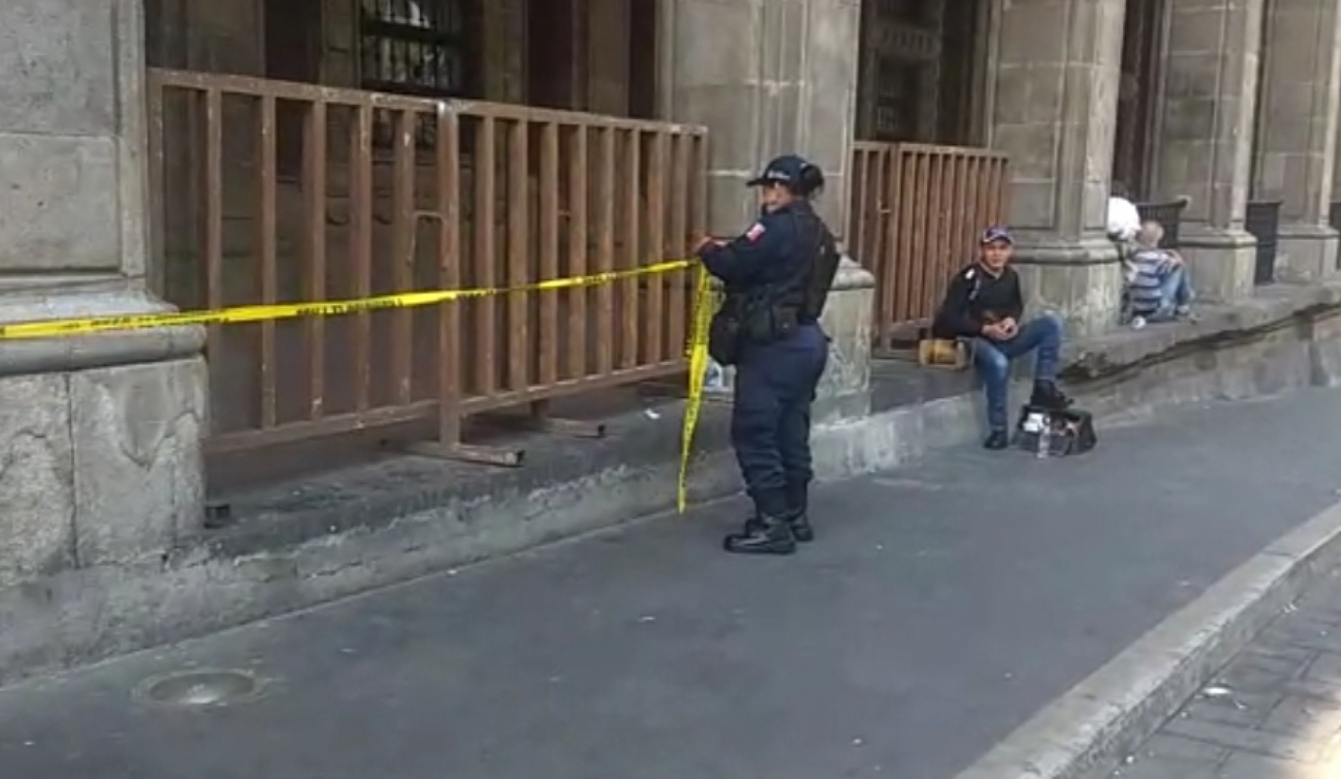 Acordonan periferia del palacio de gobierno, en Cuernavaca