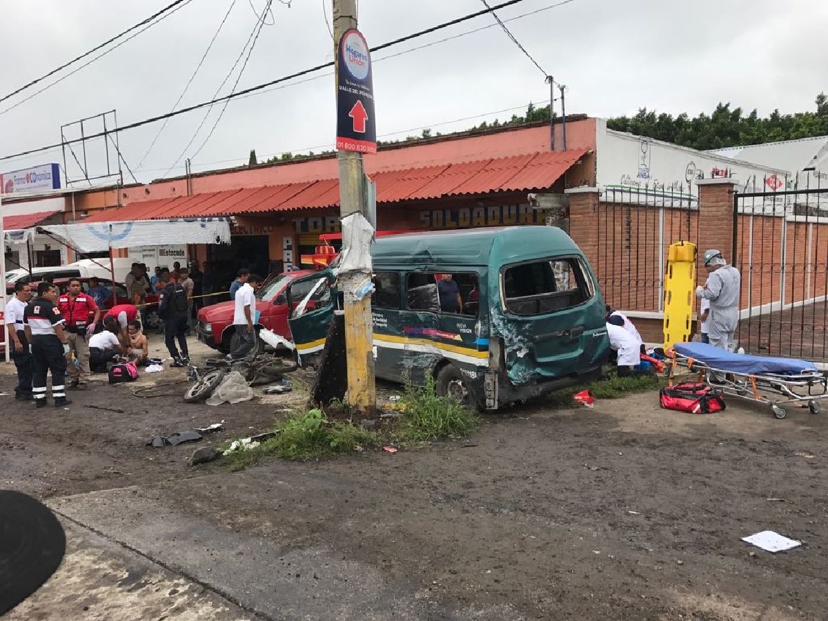 Choque en Cuautla deja una muerta y siete heridos