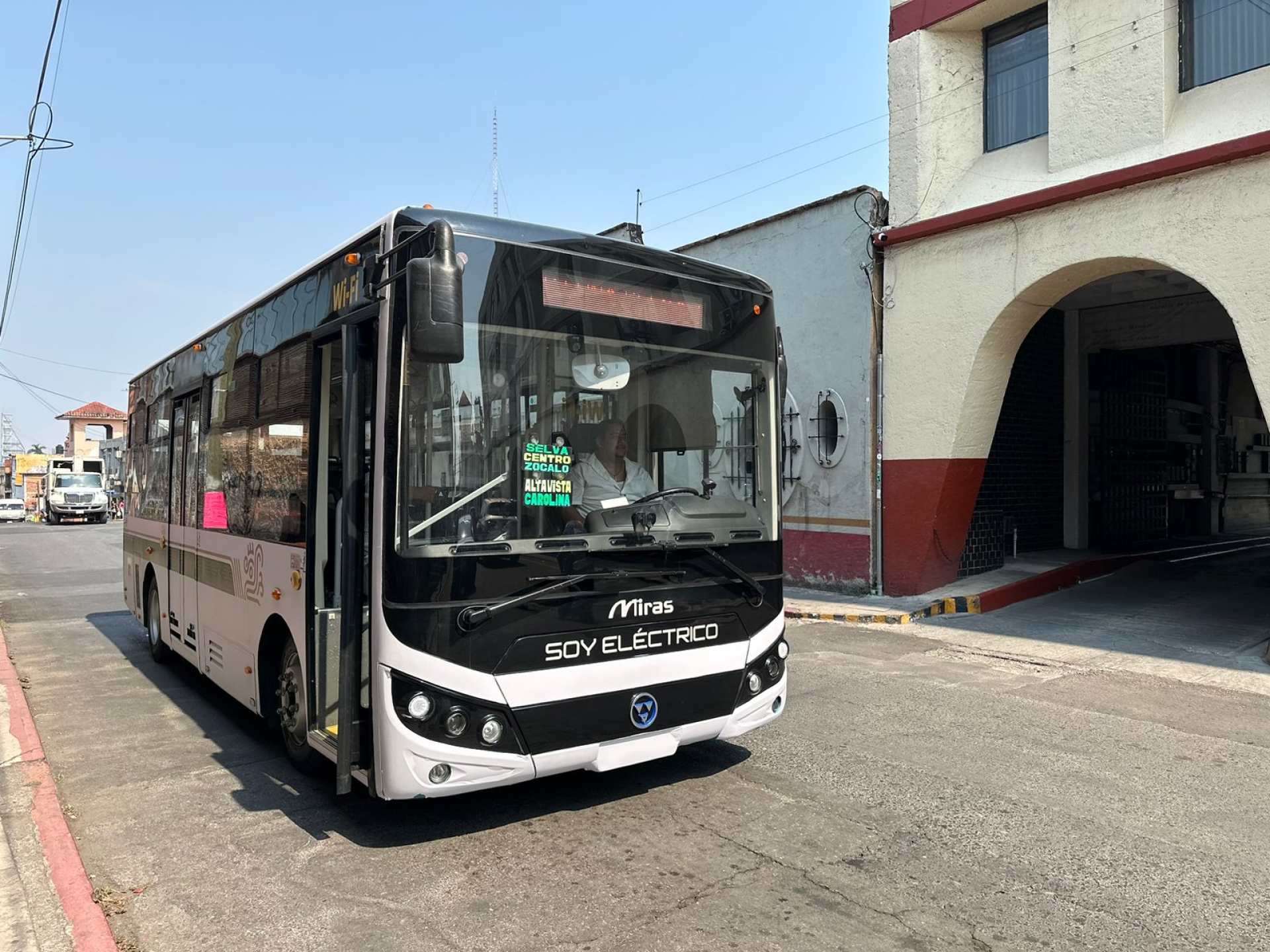 Comenzaron a operar cuatro nuevas unidades eléctricas de transporte público de pasajeros
