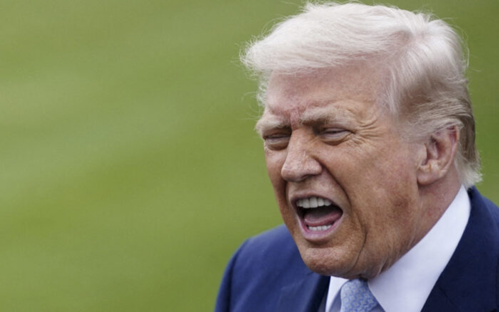 Trump arremete contra el papa León XIV; lo llama ‘débil’