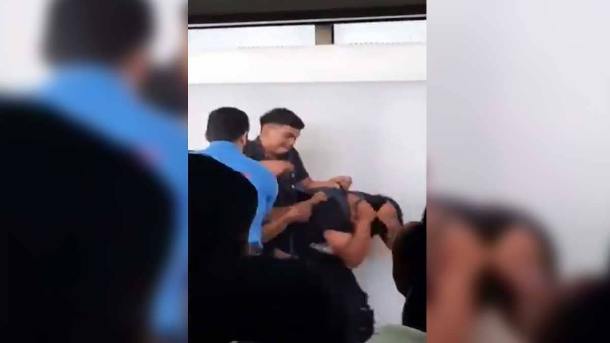 ¡Se dan con todo! Captan pelea campal en Metro de Monterrey