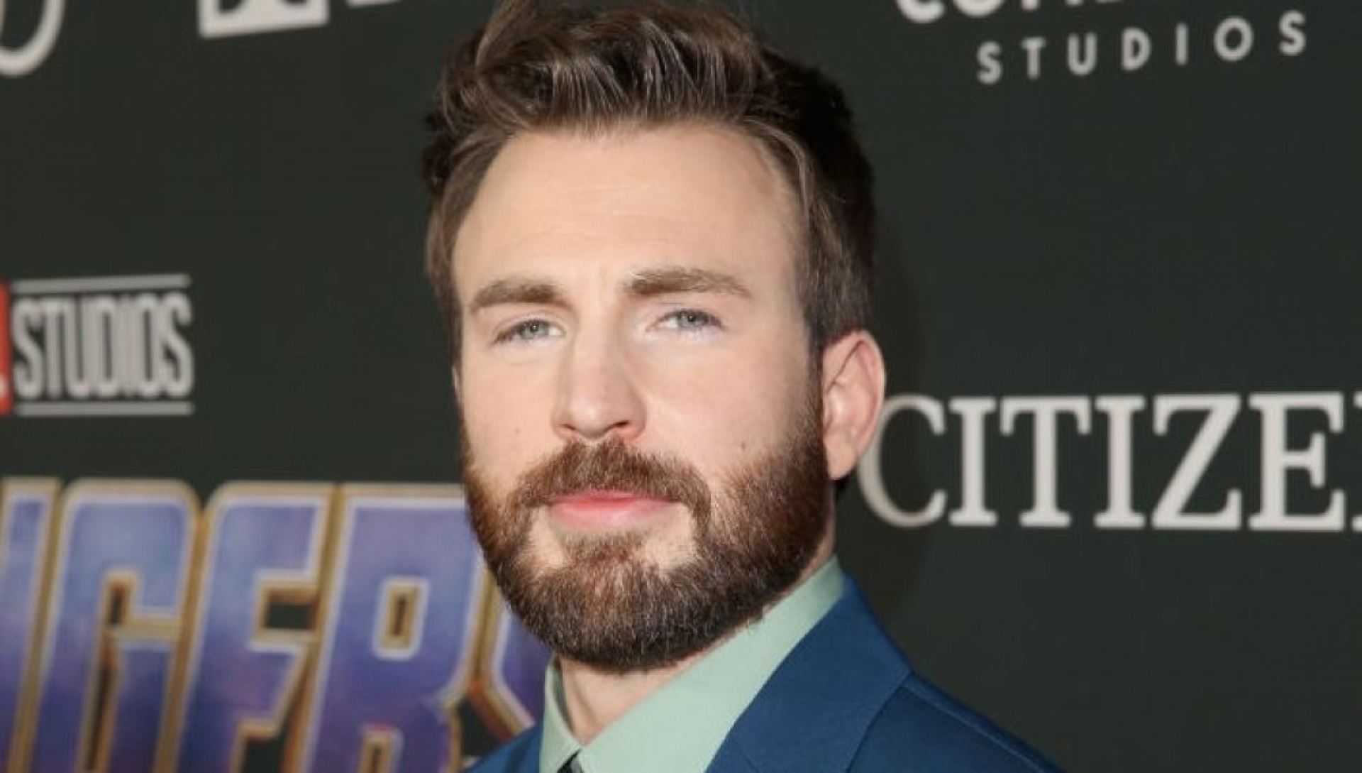 Chris Evans interrumpió su panel de la Comic Con para acariciar un perrito y enloqueció internet