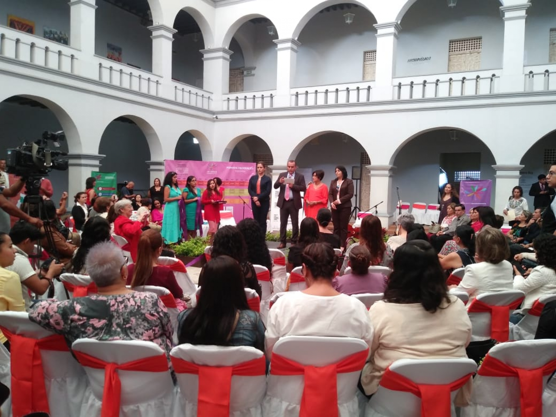 Conmemoran aniversario del Instituto de la Mujer