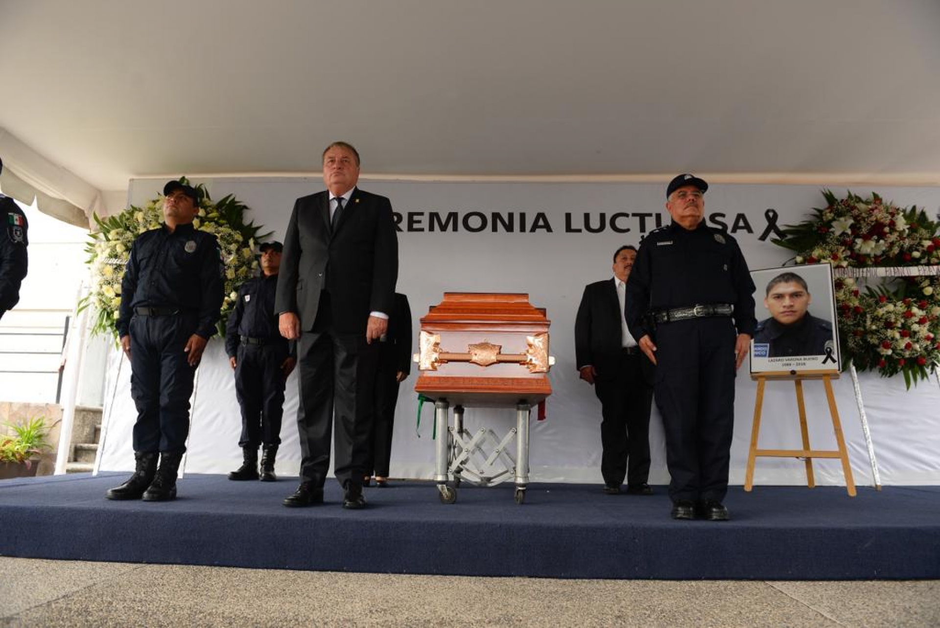 Realizan homenaje póstumo a policía