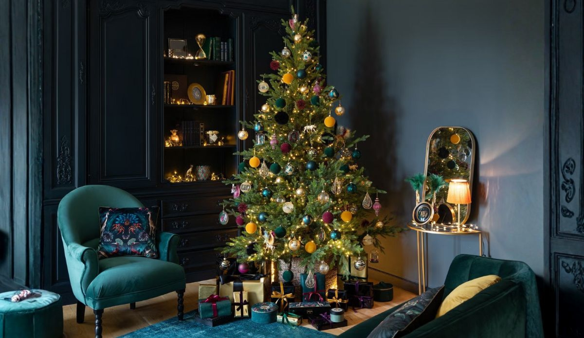 Elementos esenciales para decorar tu árbol navideño con significado