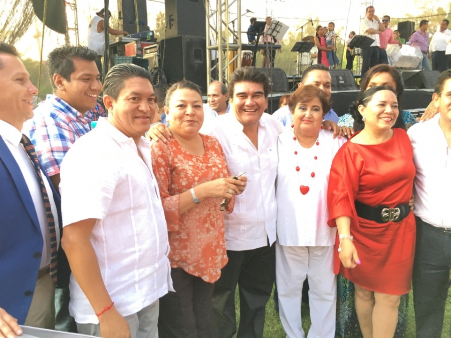 Celebran en grande a maestros en Jiutepec