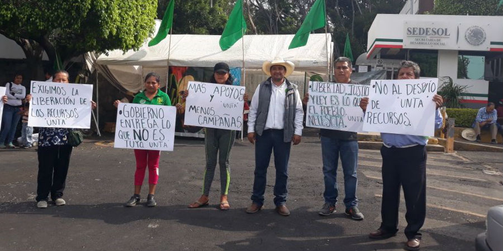 Toman integrantes de la UNTA instalaciones de Sedesol