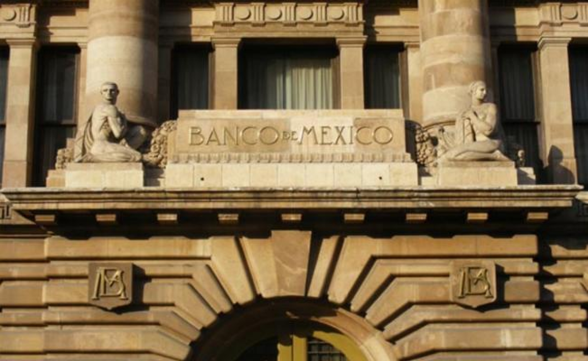 Altos funcionarios de Banxico huyen ante la “Austeridad Republicana” de AMLO