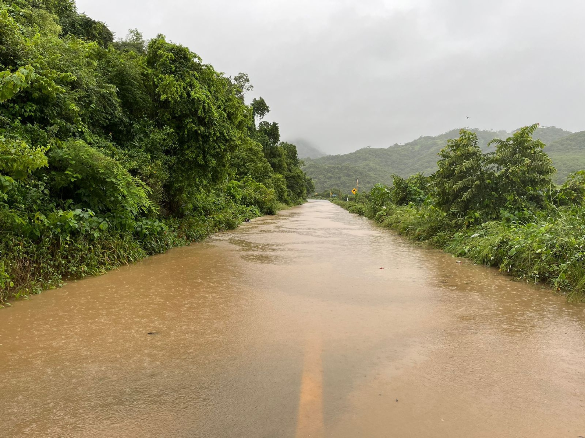 Atiende SICT afectaciones de 'Otis' a infraestructura carretera en Guerrero