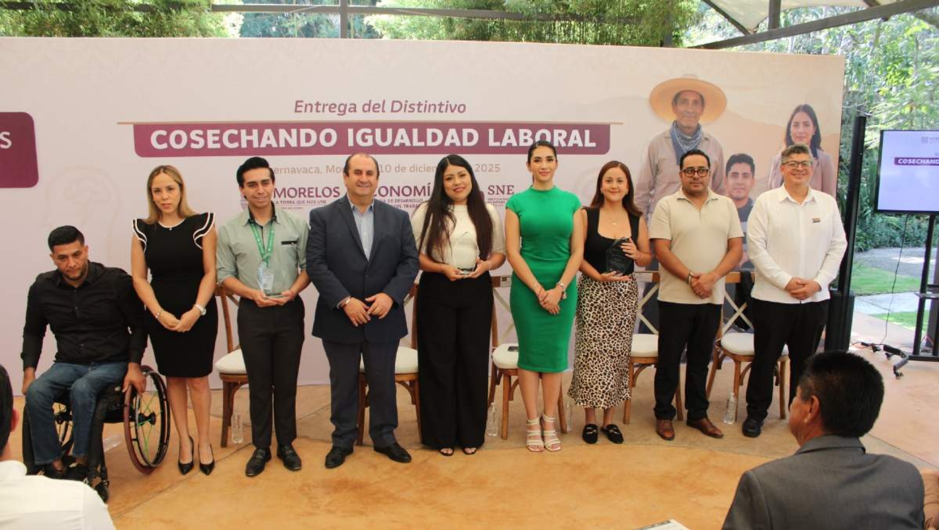 Mediante 'Tu Sonrisa Nos Une', entrega DIF prótesis en Cuautla