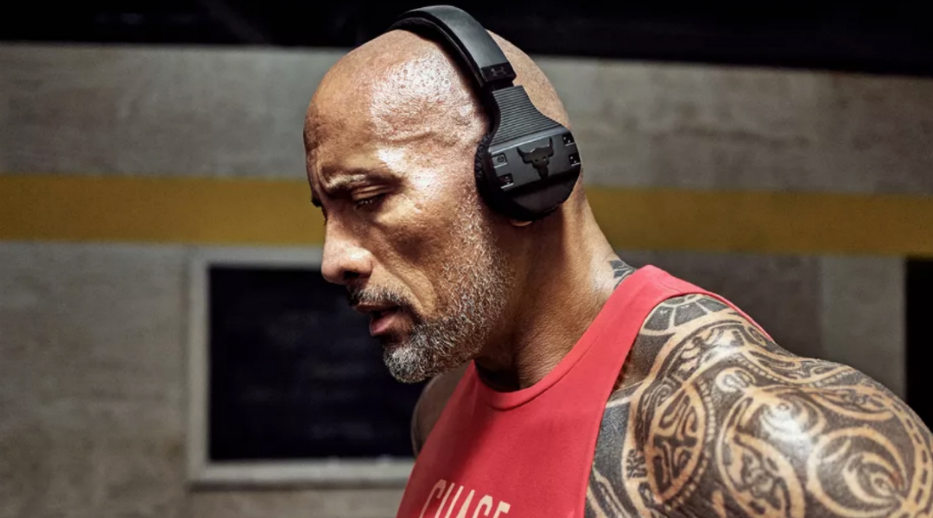 “The Rock” lanza su línea de audífonos para hacer ejercicio