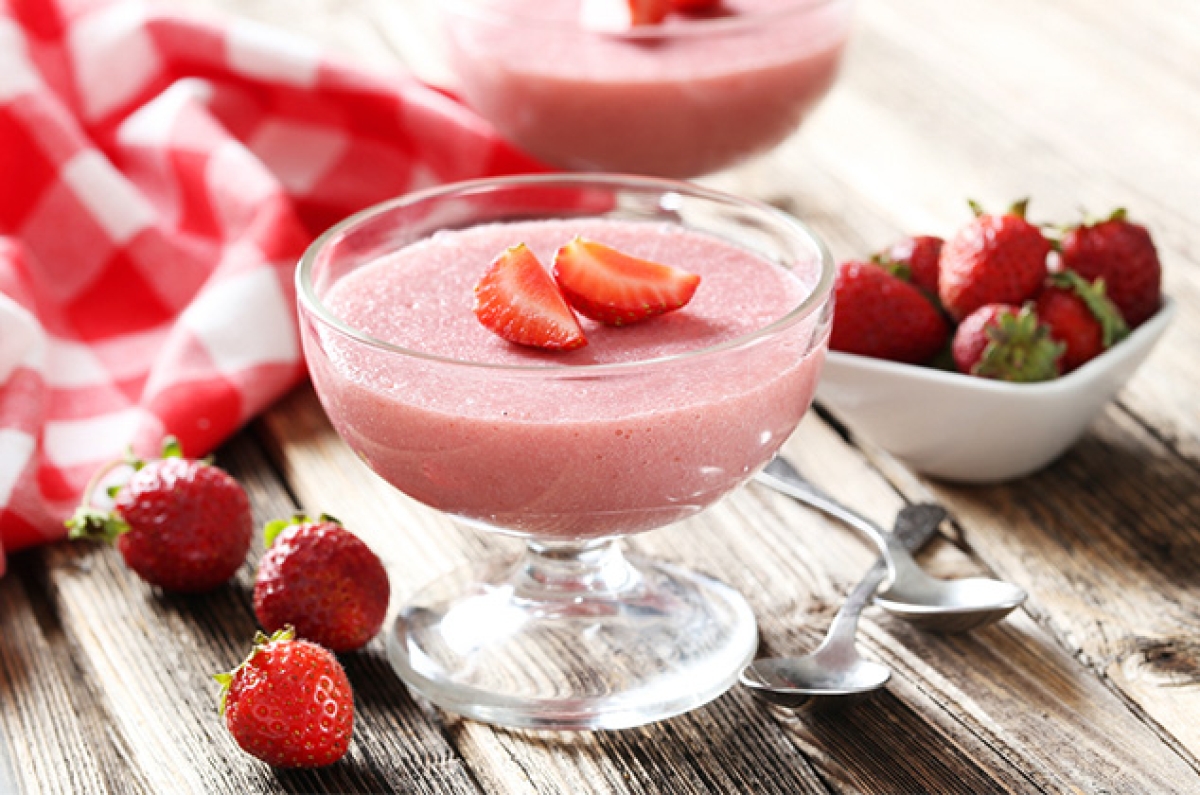 ¿No sabes qué comer de postre? Prepara un rico mousse de fresa sin gelatina, ni huevo