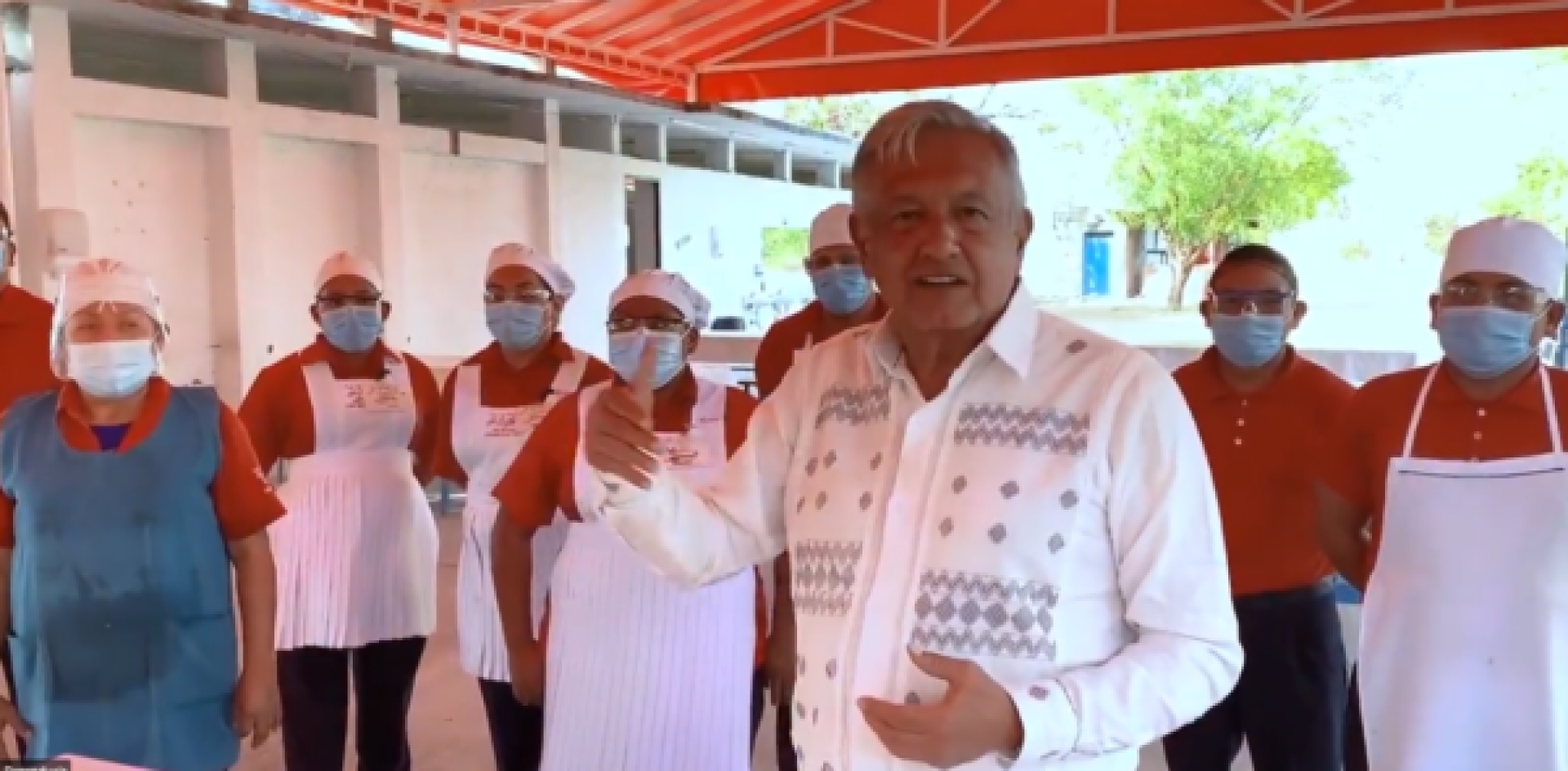 AMLO presume que comió “la mejor cecina” en Morelos