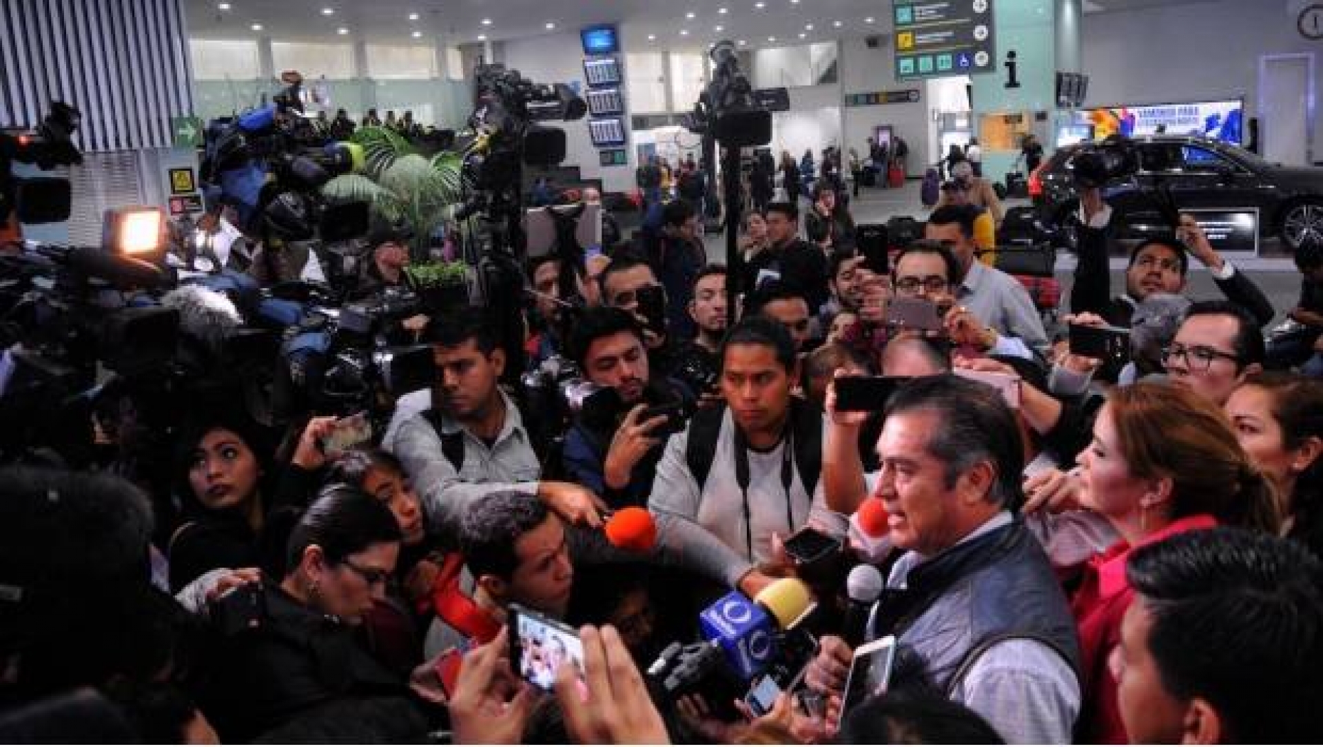 "Al huevón nada, al trabajador todo": Va 'Bronco' contra programas asistencialistas