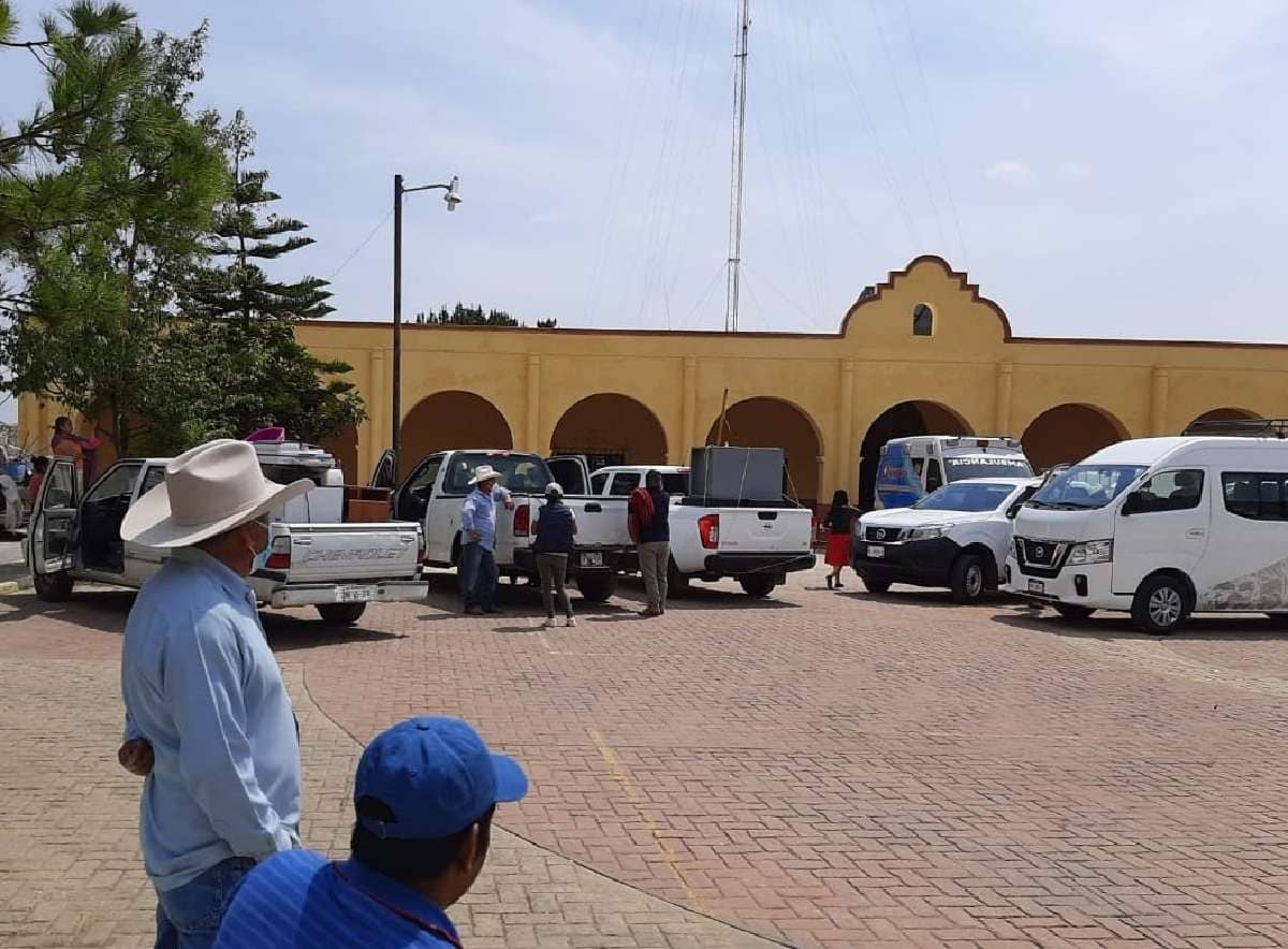 Concejo Indígena de Hueyapan recibe bienes del Ayuntamiento