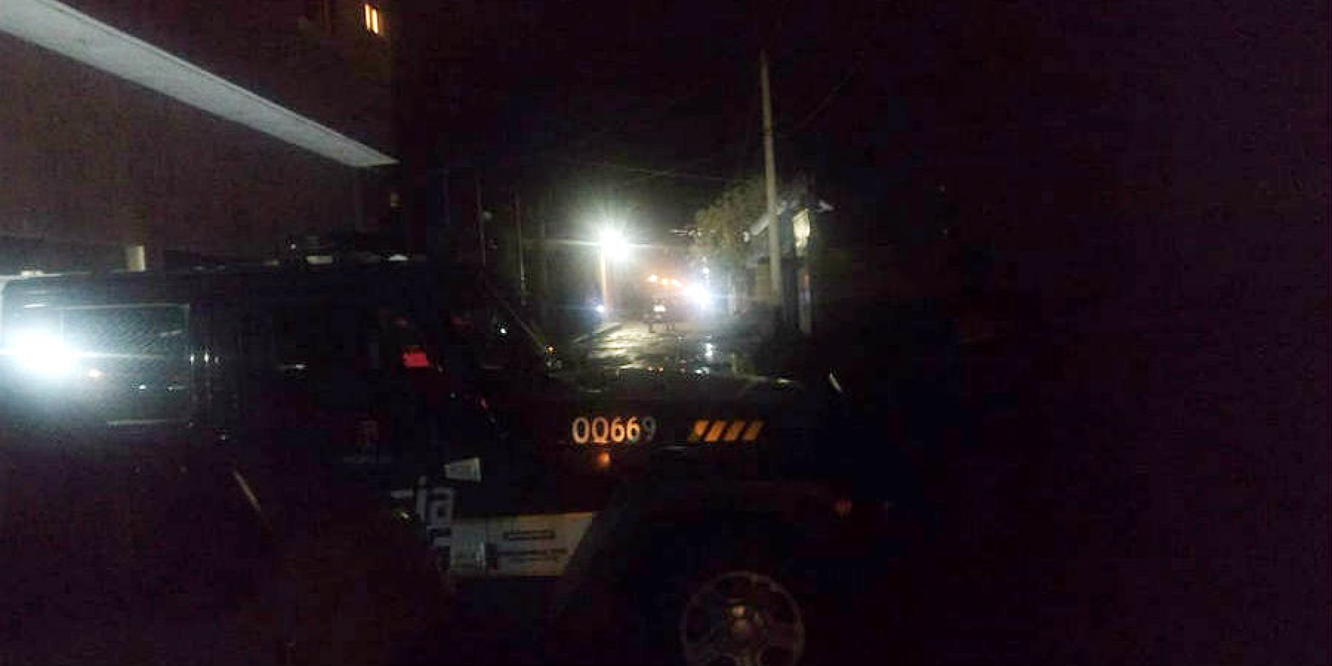 Comando armado dispara contra fachada de un inmueble, en la colonia Papayos