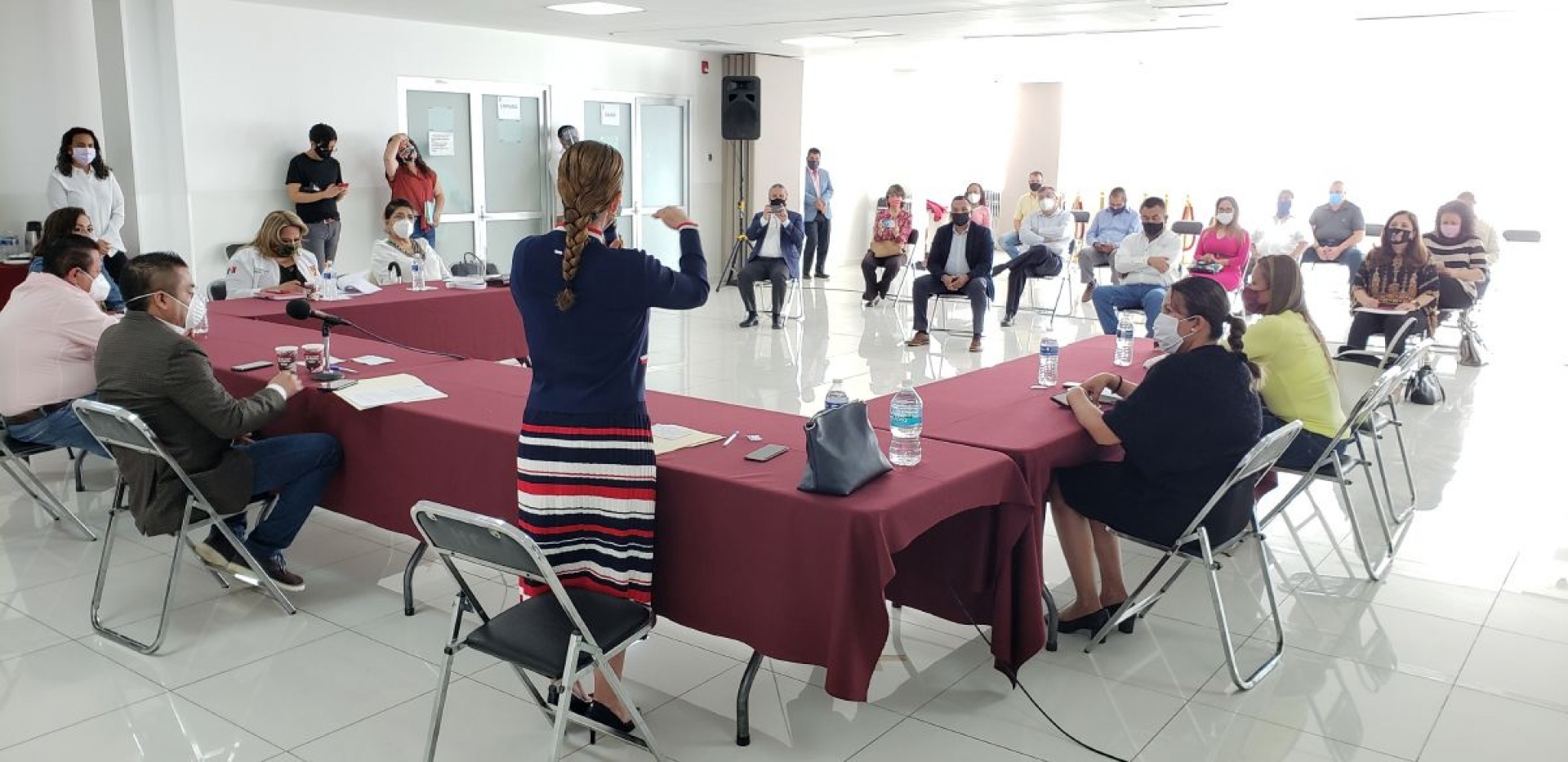 Reciben diputados propuesta ciudadana de iniciativa de Ley Pinparental o de sana educación