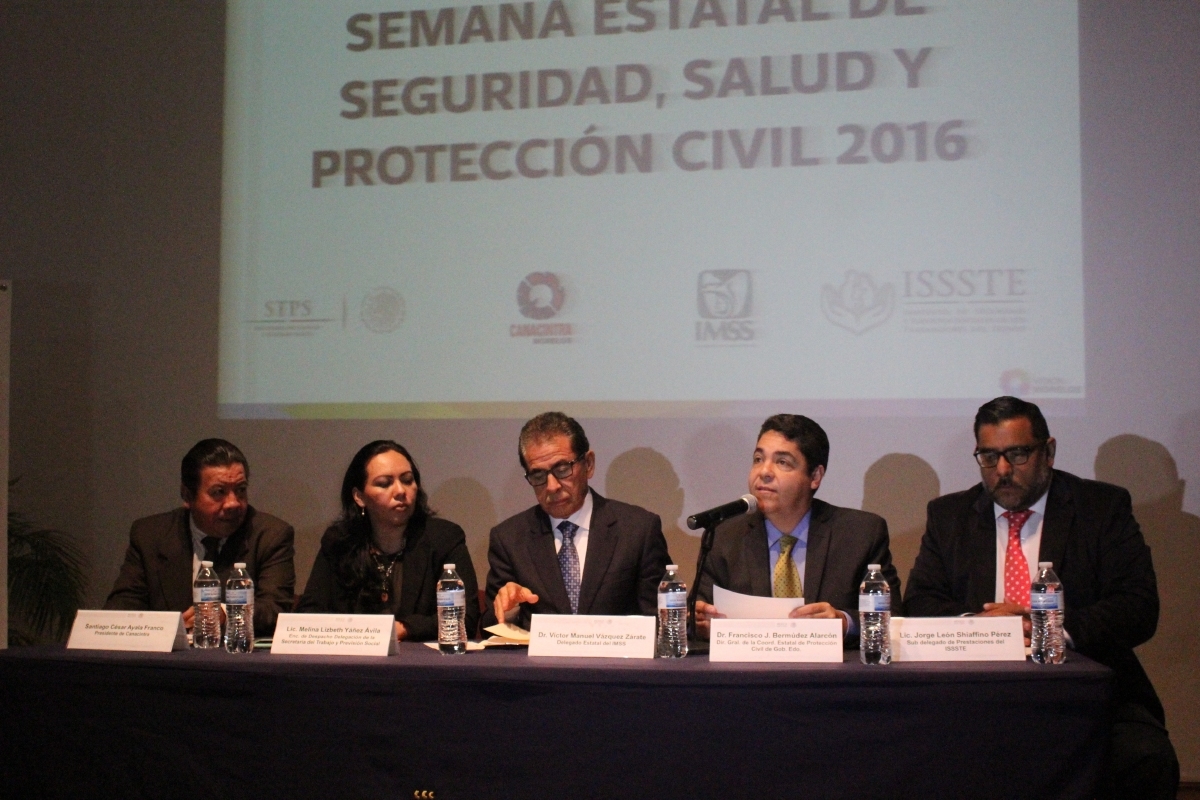 Están vacantes siete plazas de especialidad en el IMSS