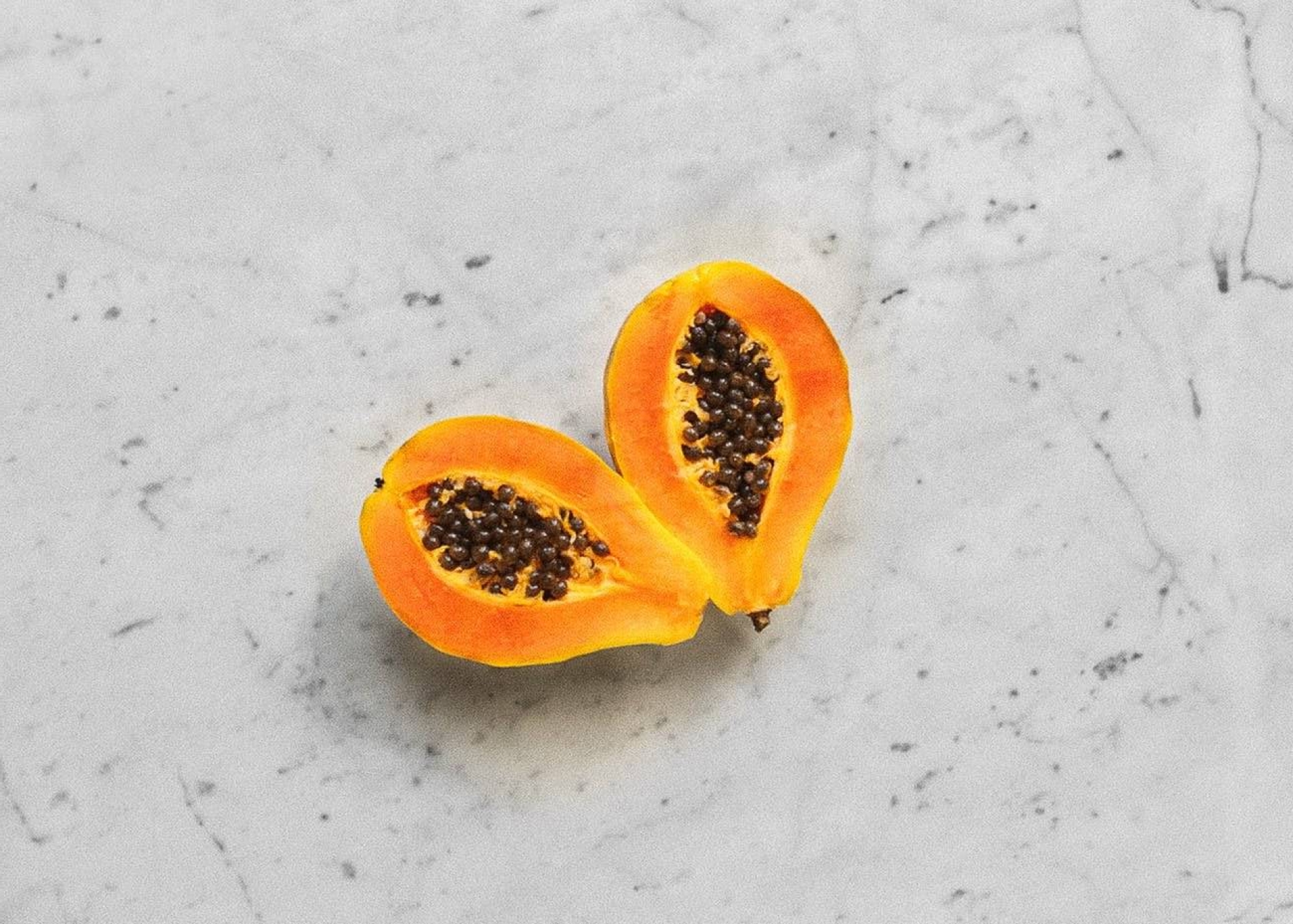 Remueve las células muertas de tu cutis con esta mascarilla de papaya y limón