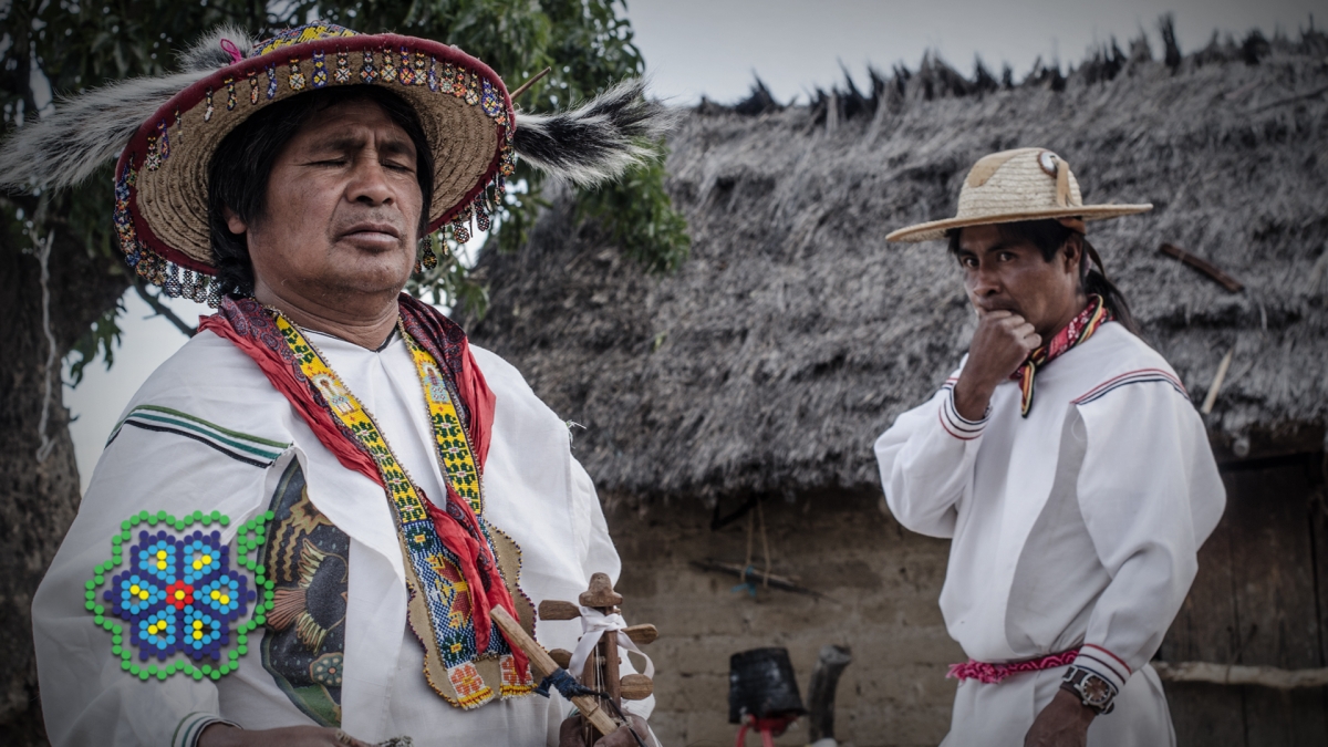 Presentan en la UAEM documental “Huicholes. Los últimos guardianes del peyote”