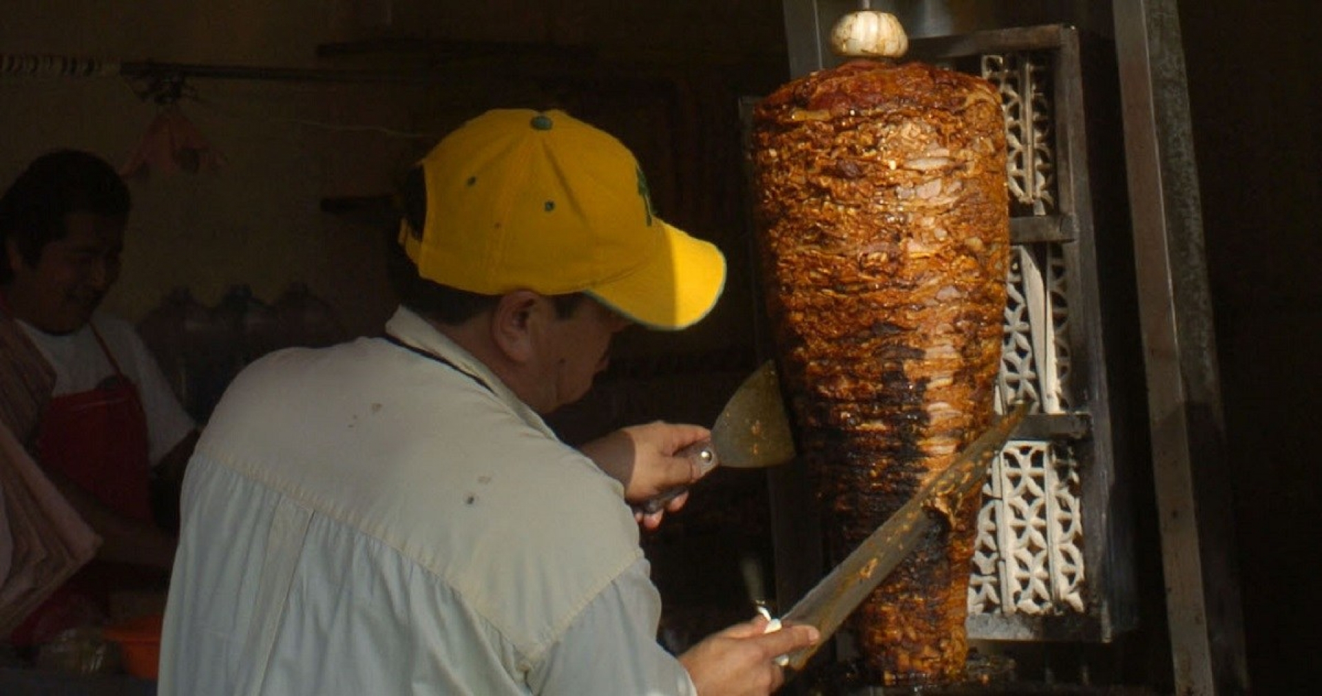 ¿Puedes o no comerte unos taquitos al pastor sin miedo a contagiarte? Esto explicó la OMS.