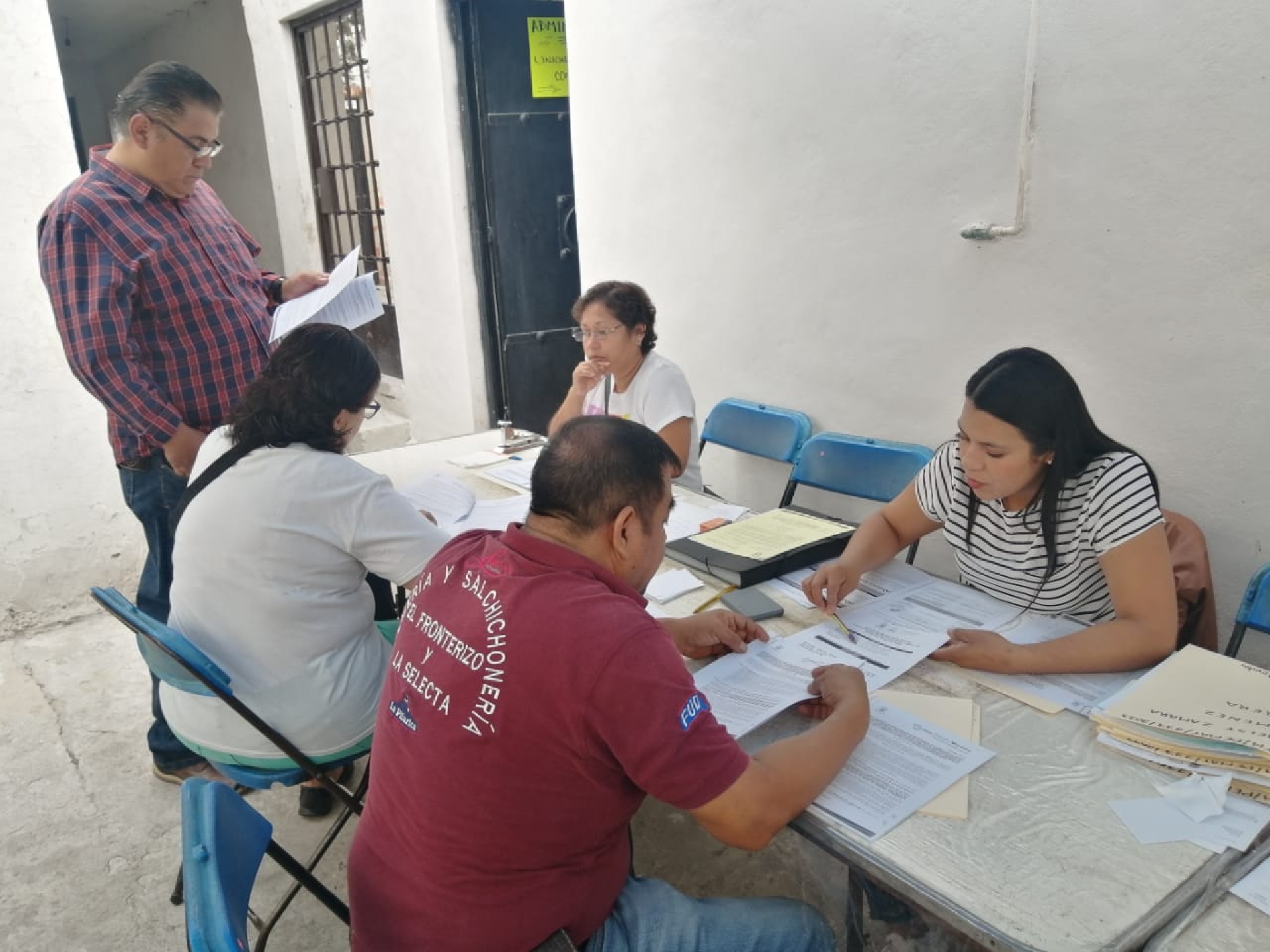 Entrega SDEyT más de dos mdp a locatarios del mercado 'Hermenegildo Galeana'