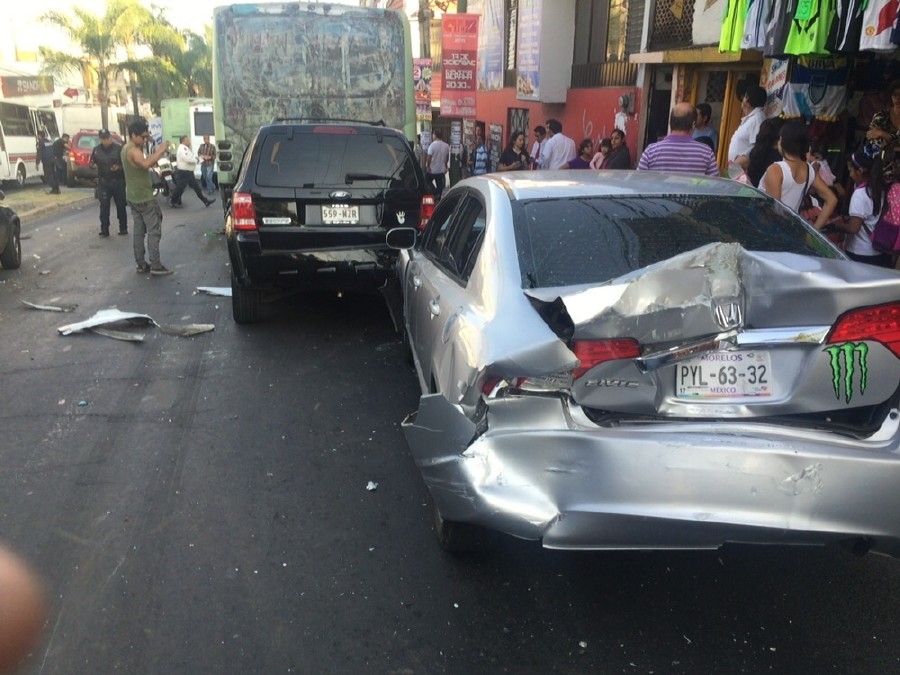 “Ruta” sin frenos provocó una carambola