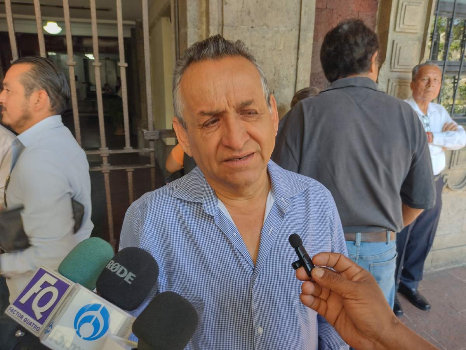 Taxistas piden más tiempo para pagar refrendo