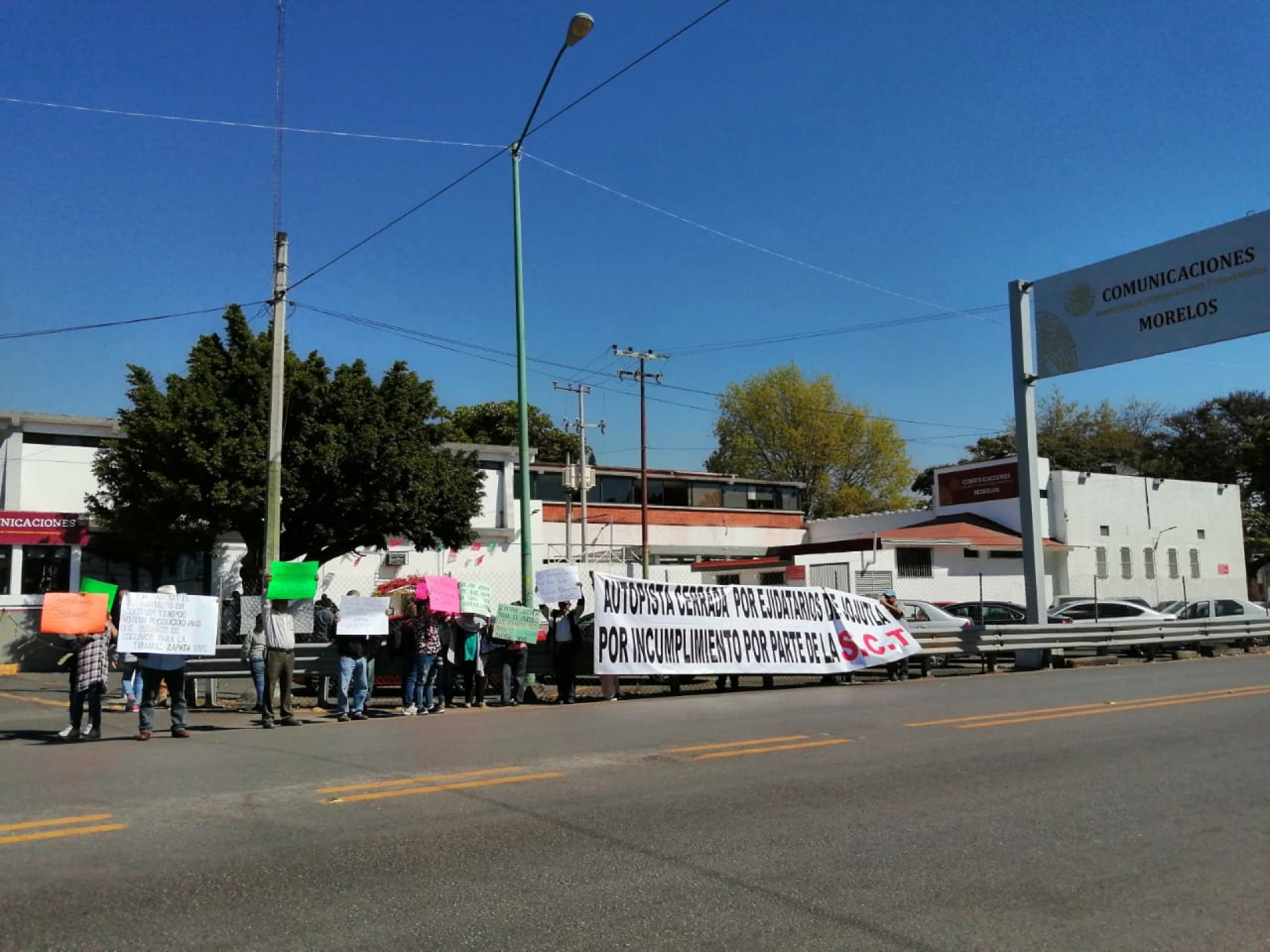 Ejidatarios de la zona sur se manifiestan en la SCT