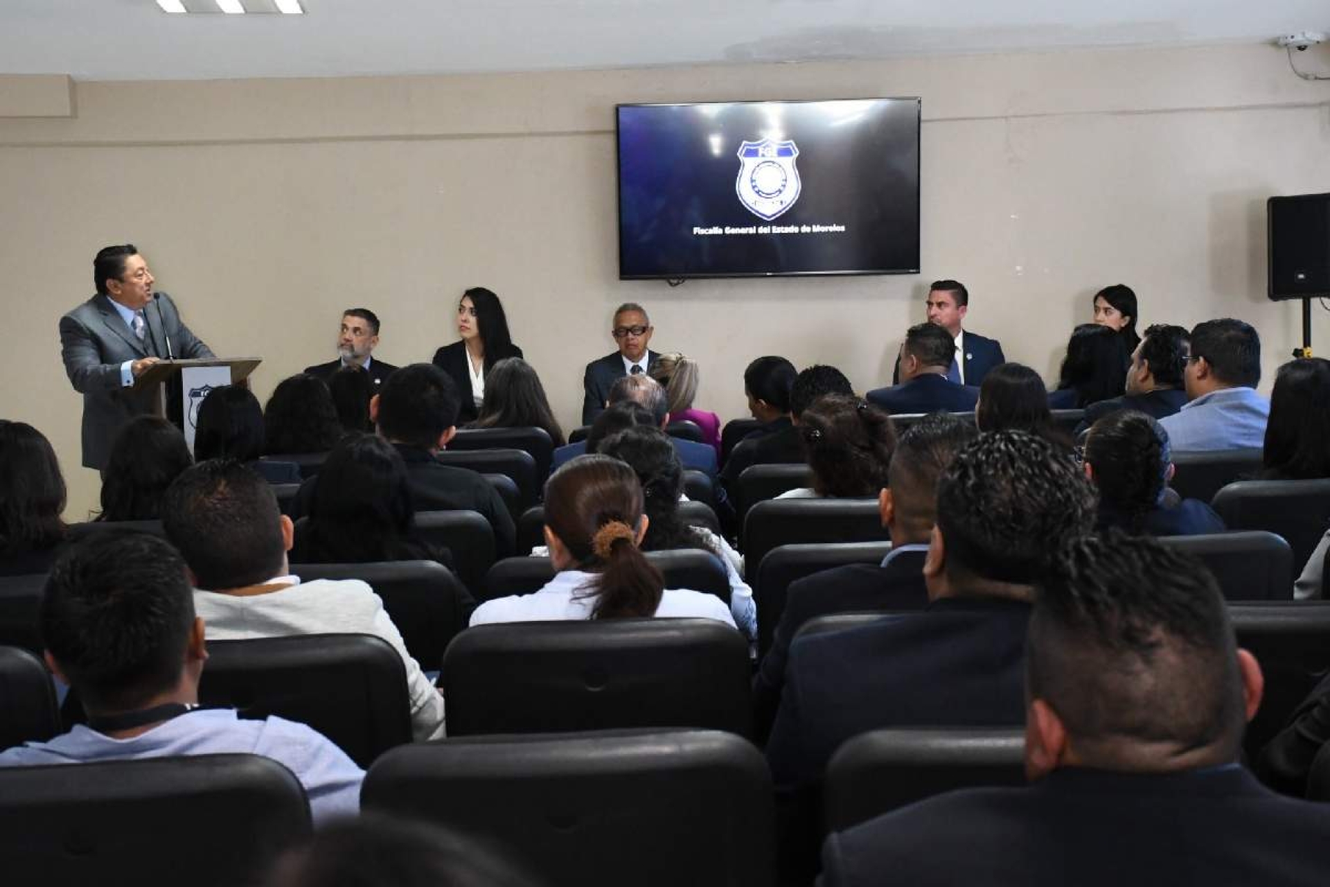 Certifican a personal de la FGE