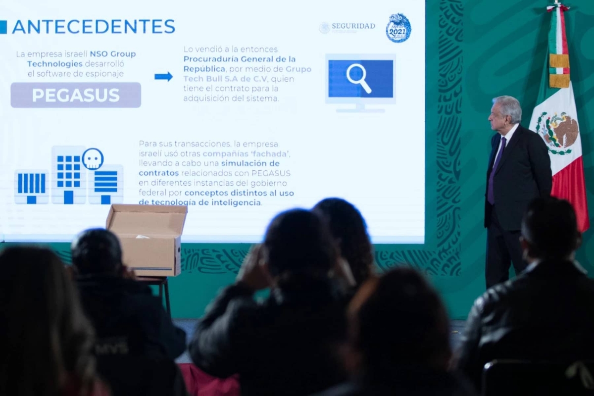 AMLO ordena publicar contratos relacionados con Pegasus