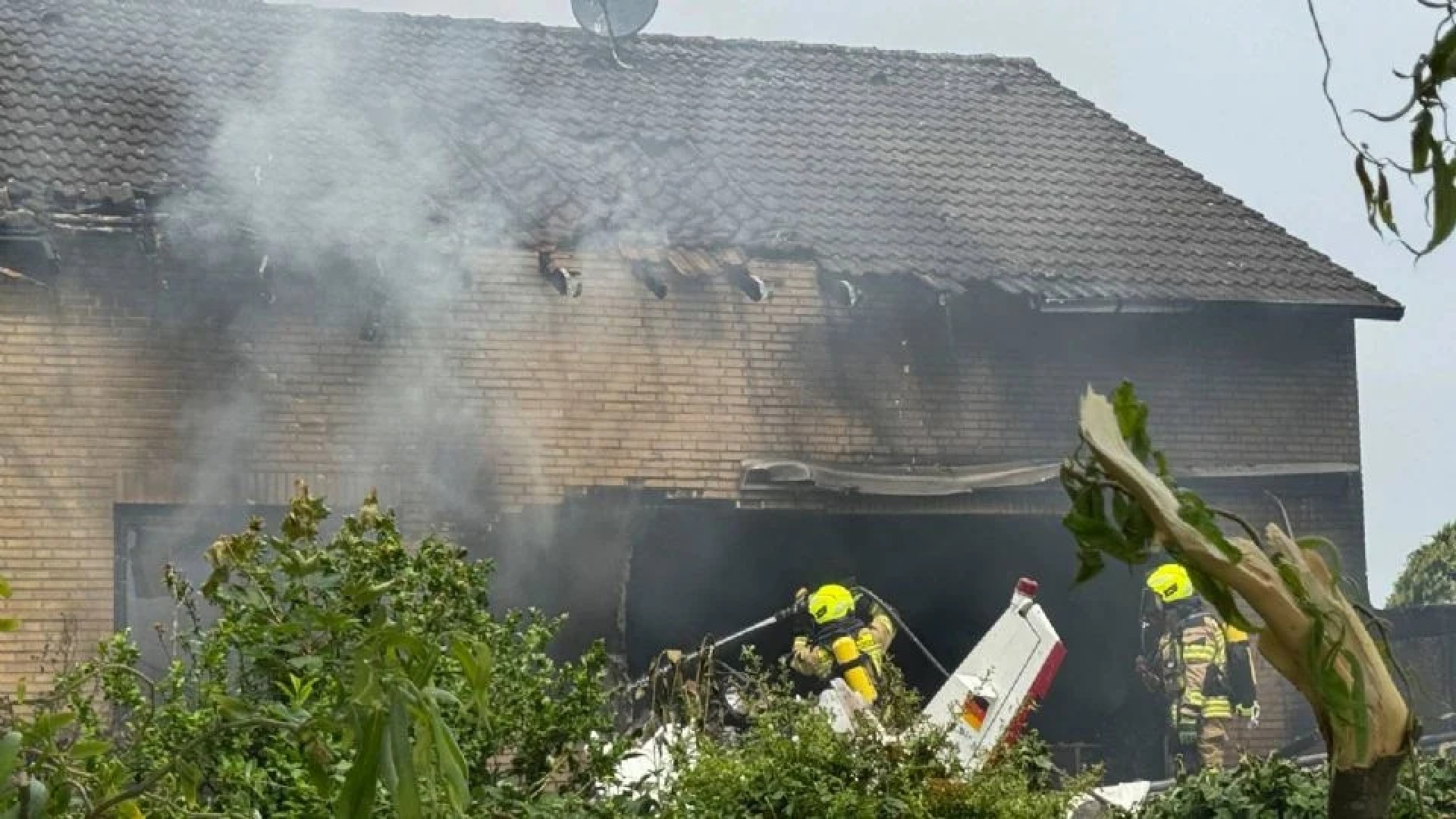 Avioneta se estrella contra edificio en Alemania; mueren el piloto y una mujer