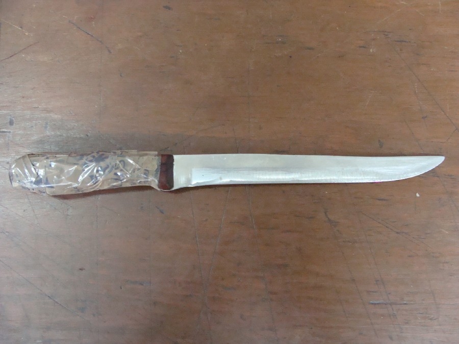 Amagó con cuchillo a una mujer para robarle su teléfono